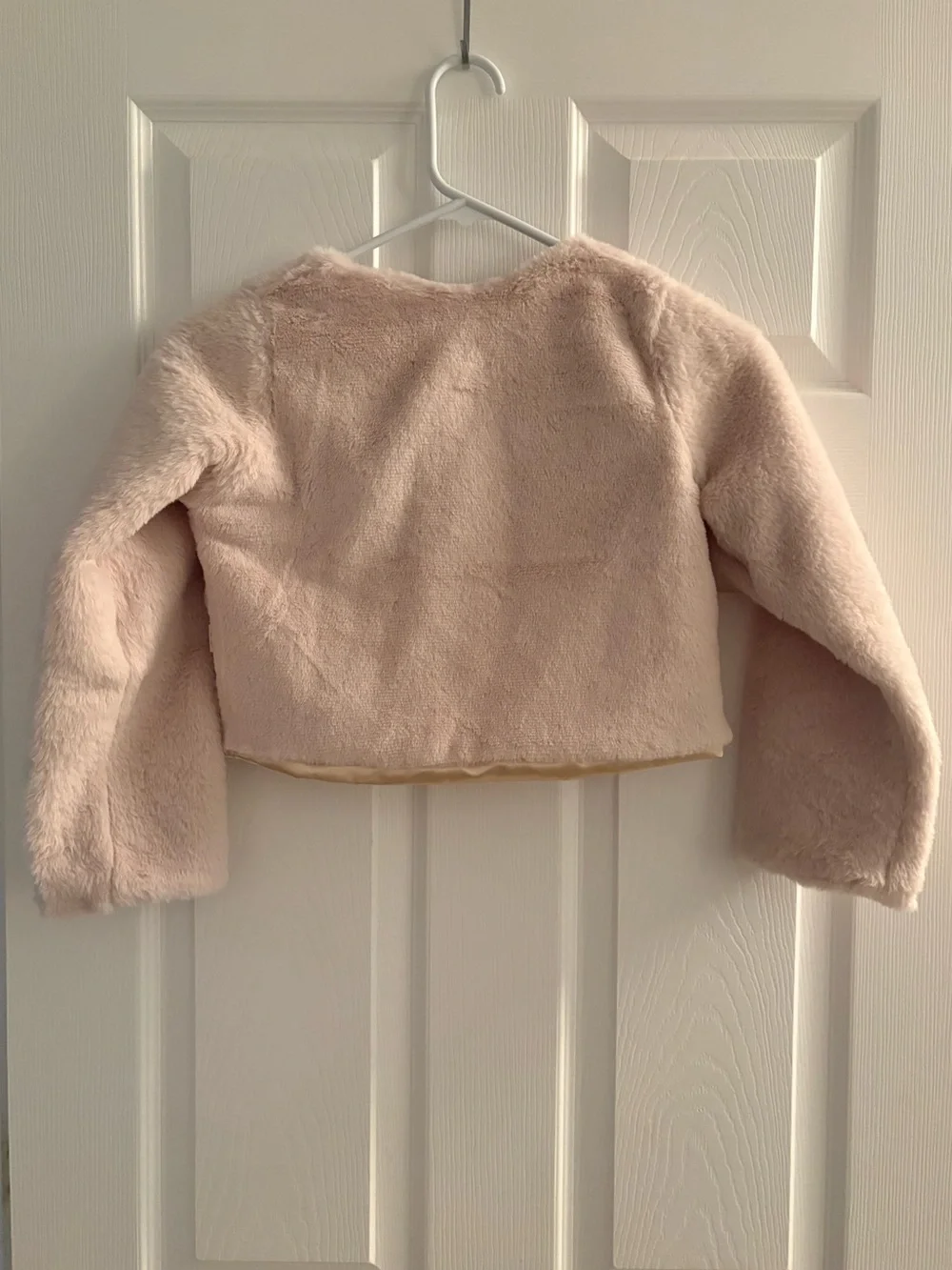 🎀Girls Soft Beige Faux Fur Cropped Shrug Jacket🎀